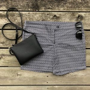 Kanar Black and White Printed Short